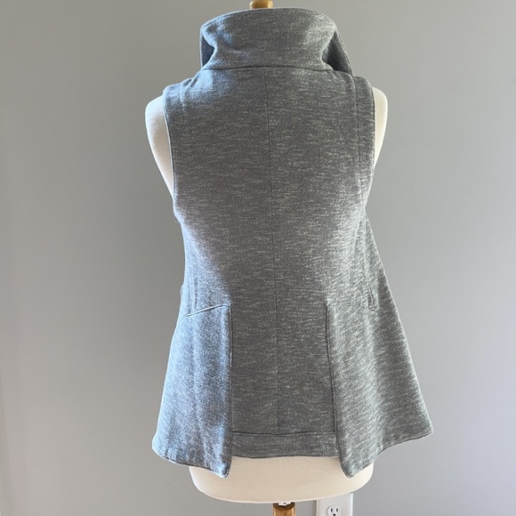 FOR CYNTHIA | GREY VEST - Picture 8 of 10